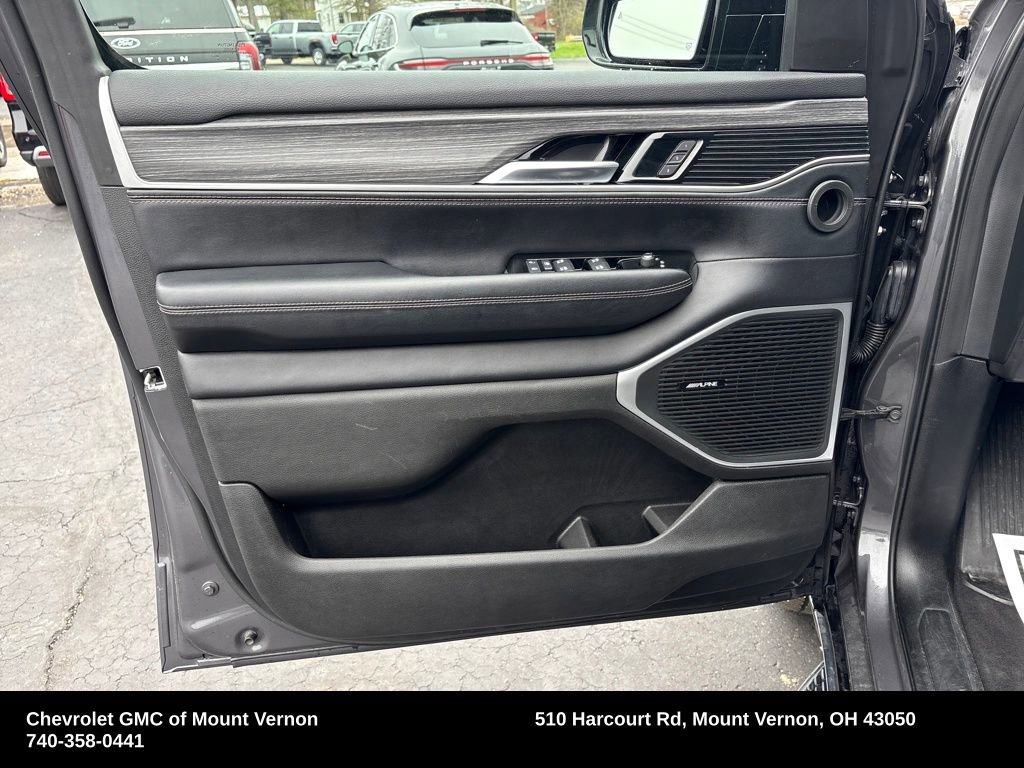 Used 2024 Jeep Wagoneer L Series II w/ Flexible Seating Group image 12