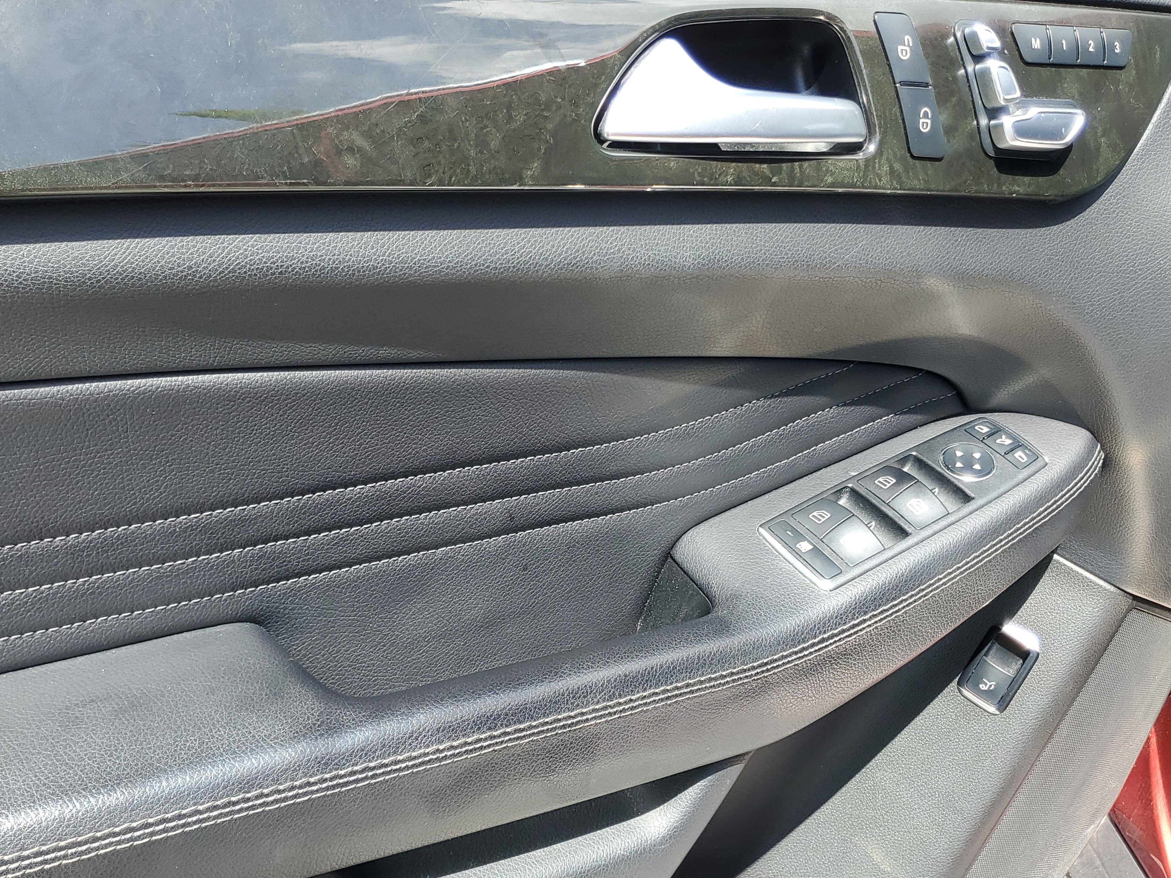 Used 2017 Mercedes-Benz GLE 350 4MATIC w/ Premium 2 Package image 16