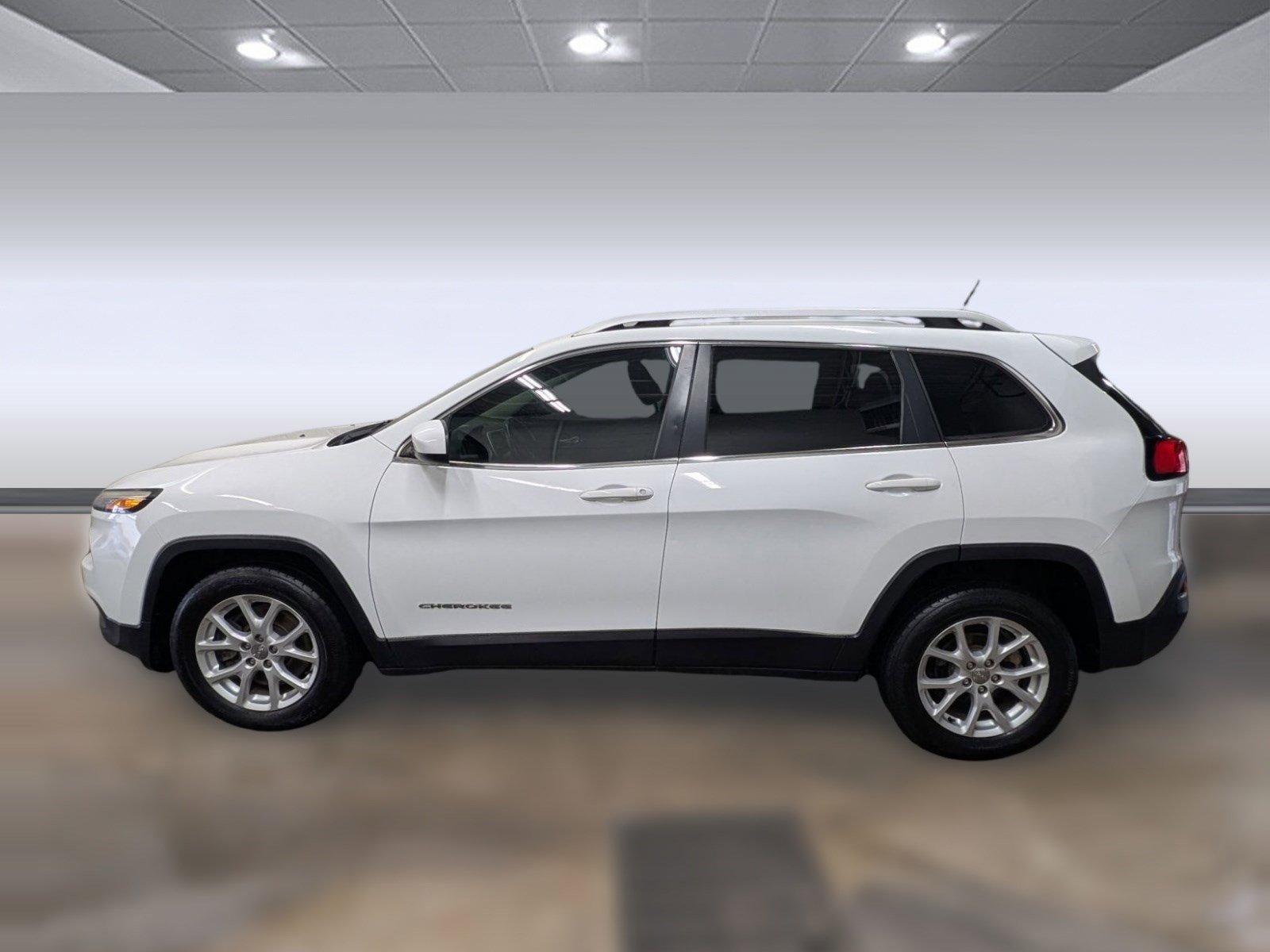 Used 2016 Jeep Cherokee Latitude image 2