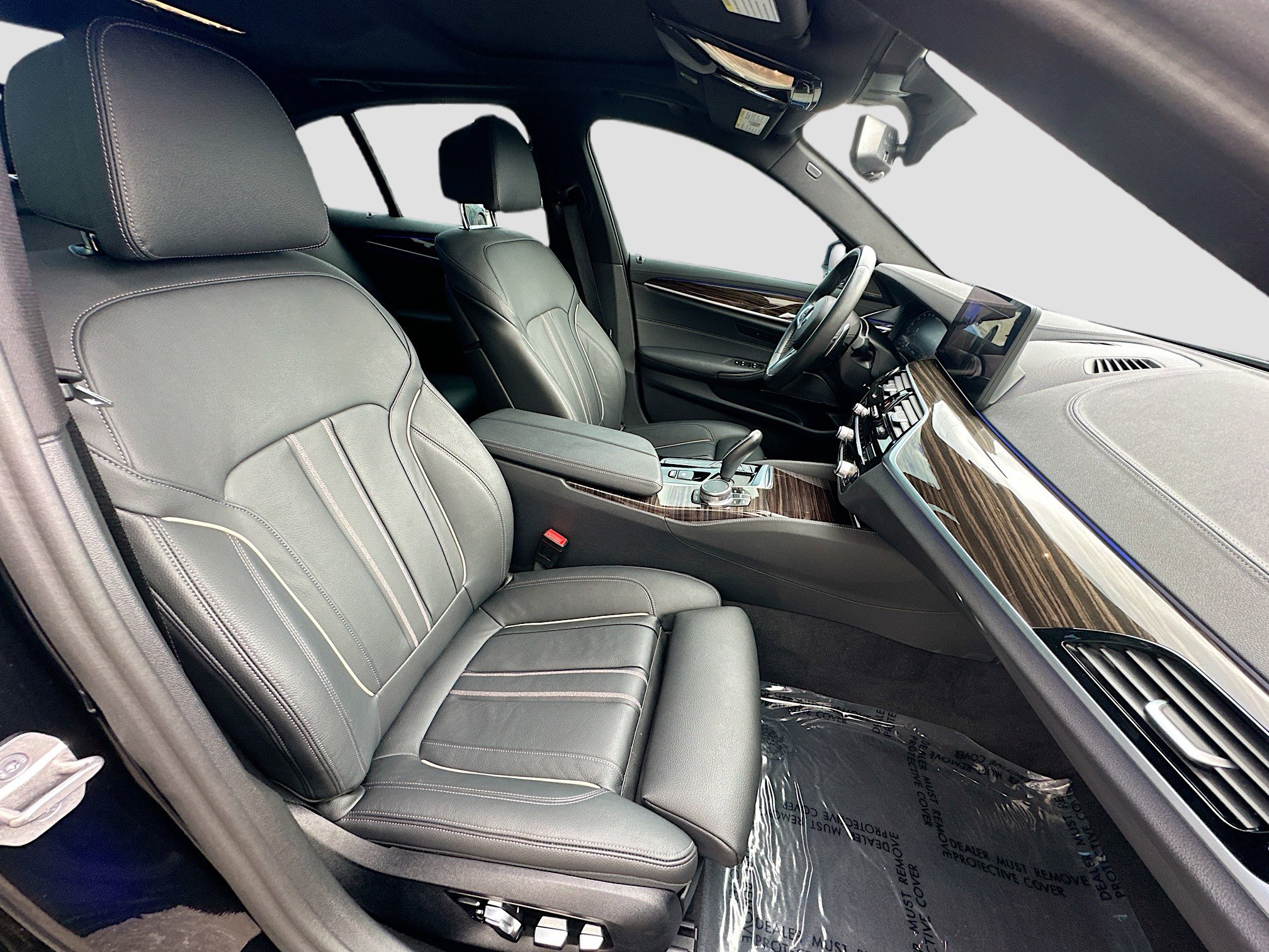 Used 2023 BMW M550i xDrive image 25