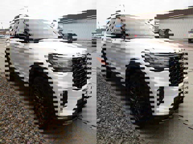 New 2026 Ford Explorer ST-Line w/ ST-Line Street Pack image 3