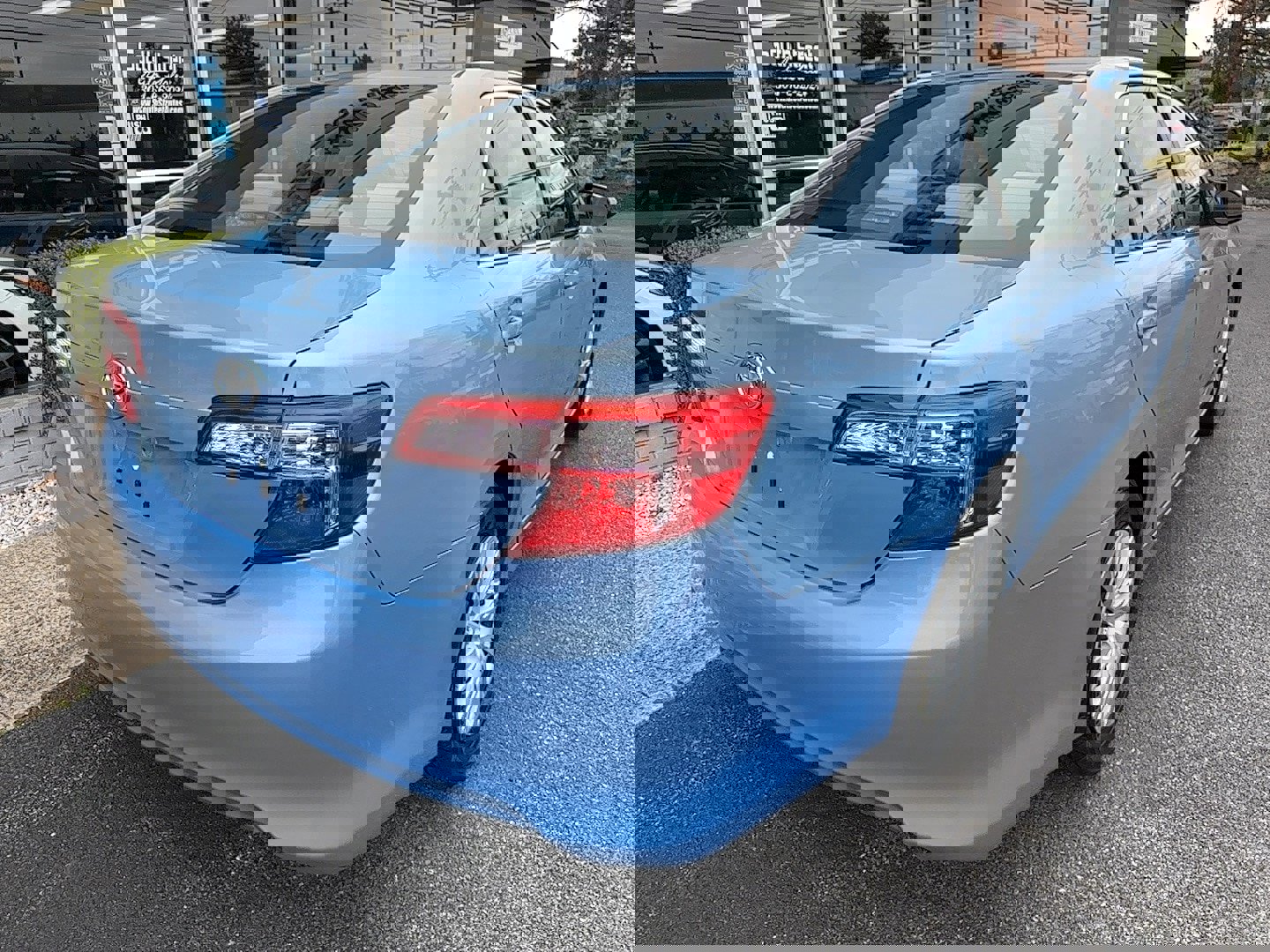 Used 2012 Toyota Camry L image 3