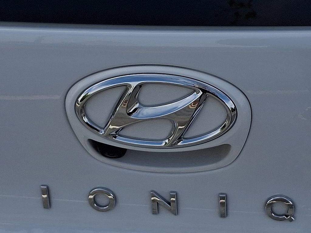 Used 2021 Hyundai Ioniq Limited FWD image 29