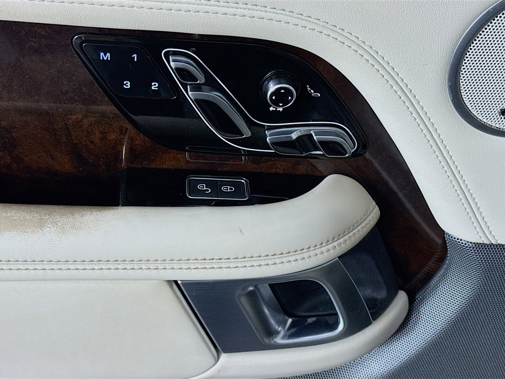 Used 2019 Land Rover Range Rover Long Wheelbase Supercharged AWD/4WD image 23