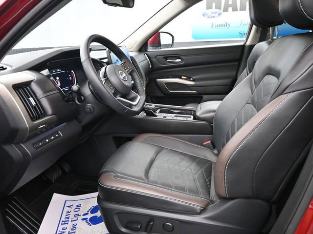 Used 2024 Nissan Pathfinder Platinum w/ Cargo Package image 14