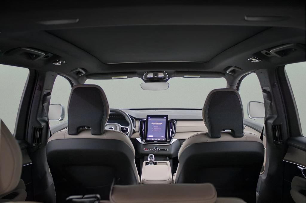 New 2026 Volvo XC90 B6 Plus w/ Protection Package Premier AWD/4WD image 11