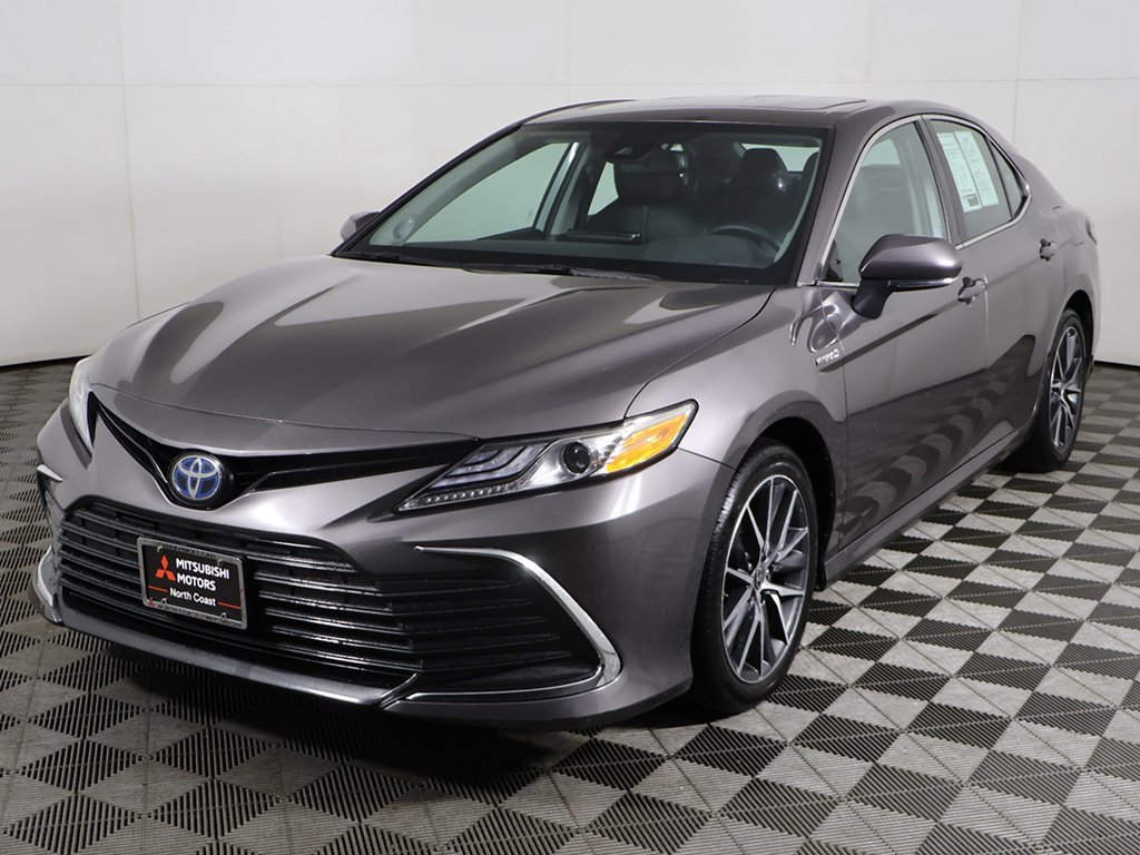 Used 2021 Toyota Camry XLE w/ Navigation Upgrade Package image 10