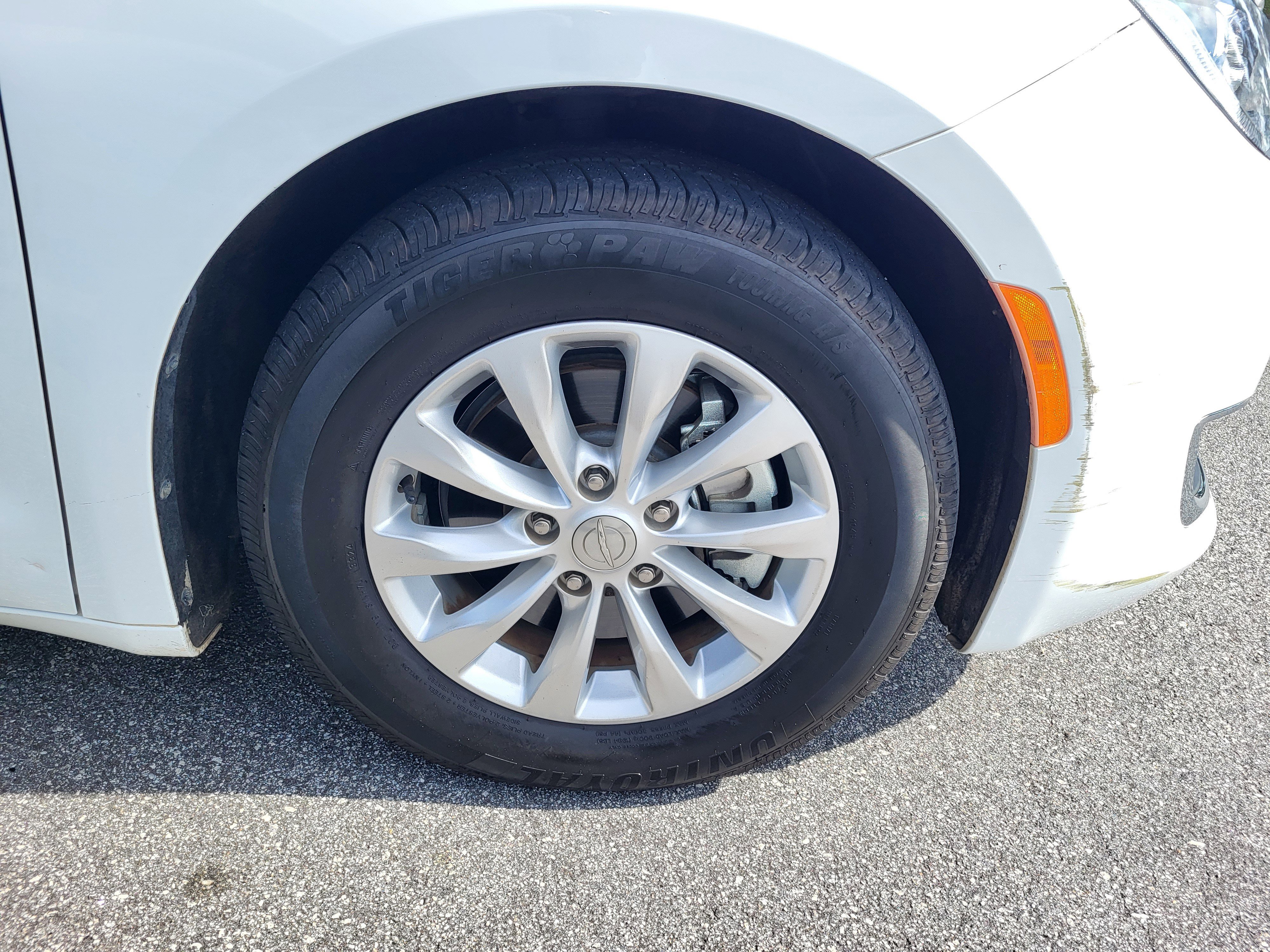 Used 2018 Chrysler Pacifica Touring-L Plus FWD image 7