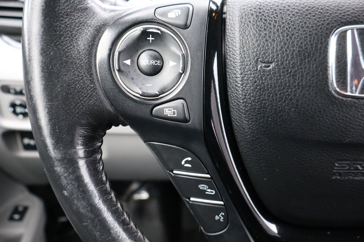 Used 2017 Honda Pilot Touring image 32
