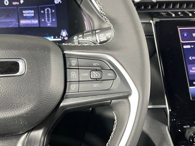 New 2025 Jeep Grand Cherokee Altitude image 15