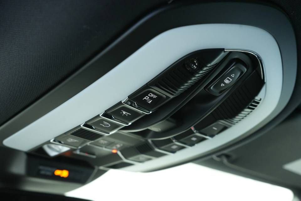 Certified 2025 Porsche Macan AWD/4WD image 35