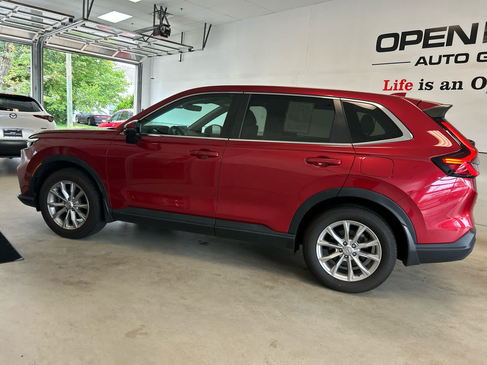 Used 2024 Honda CR-V EX-L image 3