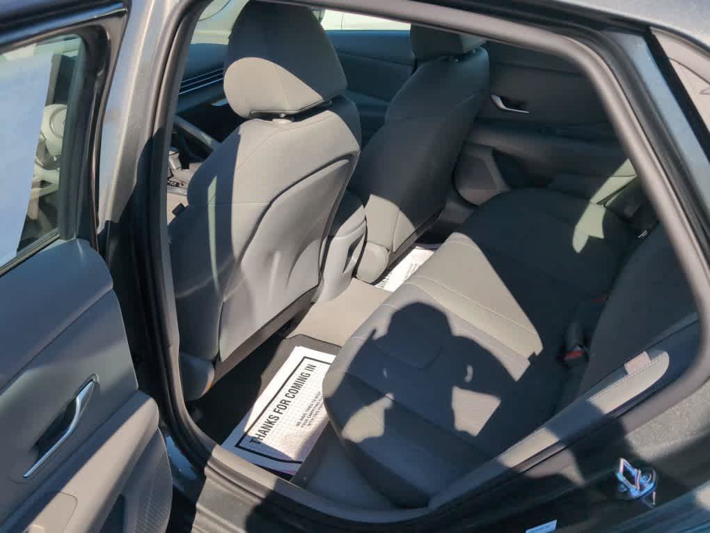 New 2026 Hyundai Elantra SE FWD image 18