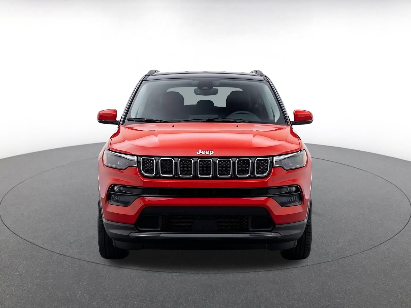 Used 2025 Jeep Compass Limited AWD/4WD image 2