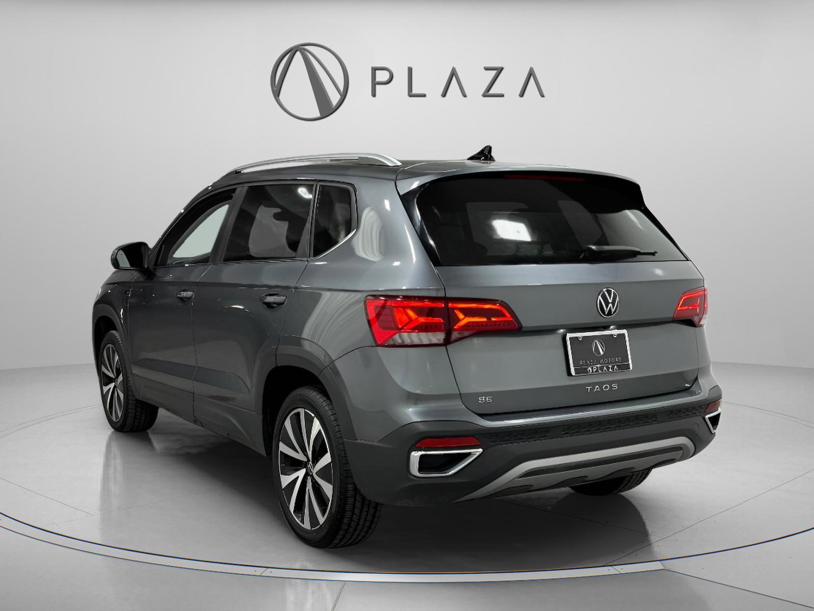 Used 2024 Volkswagen Taos SE image 4