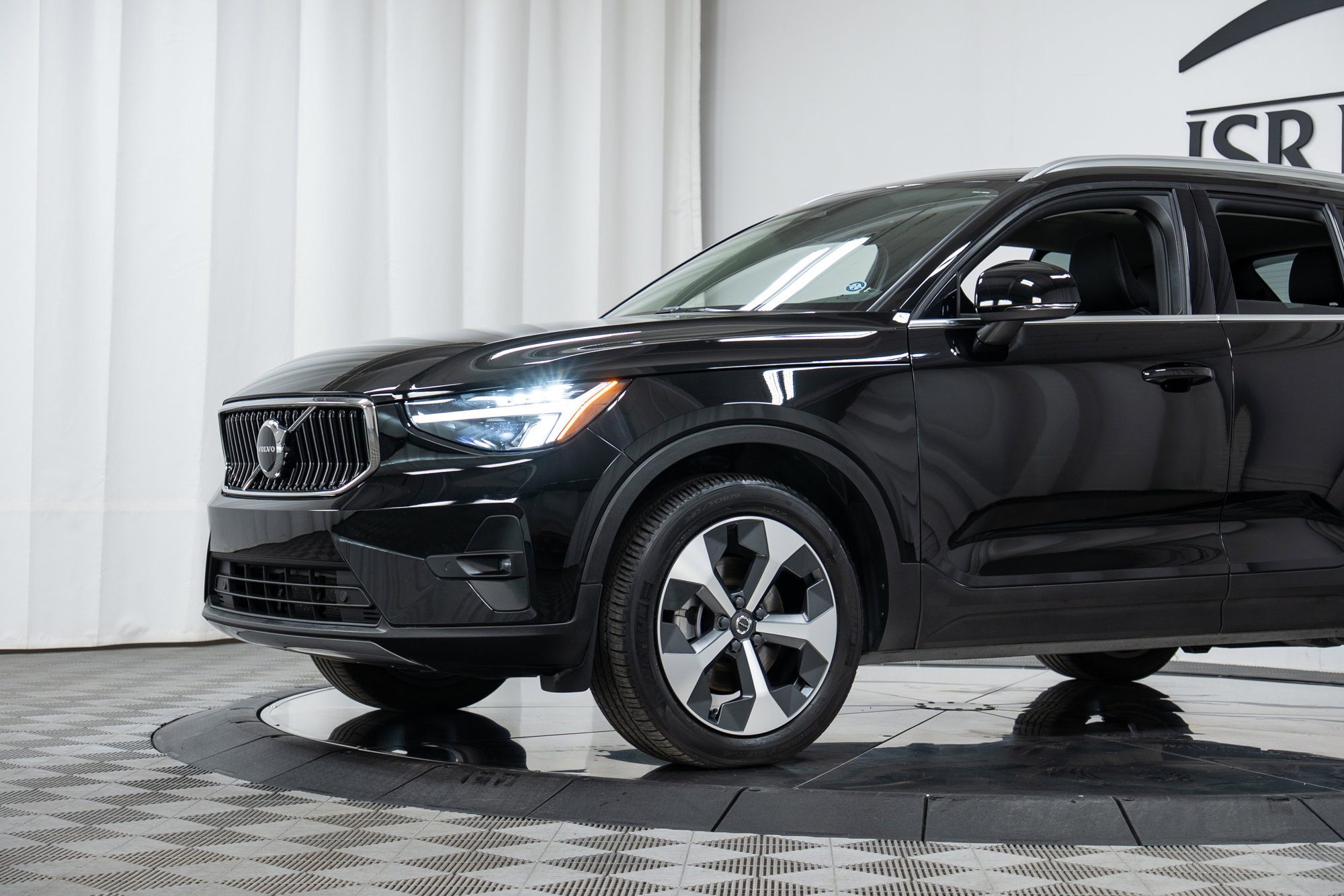 Used 2023 Volvo XC40 B5 Plus w/ Protection Package Premier image 25