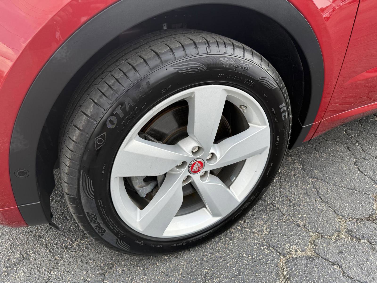 Used 2019 Jaguar E-PACE R-Dynamic SE image 15