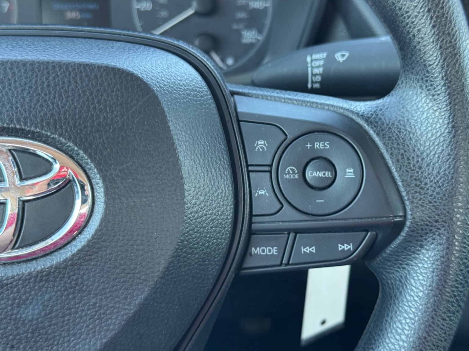 Used 2025 Toyota Corolla LE FWD image 23