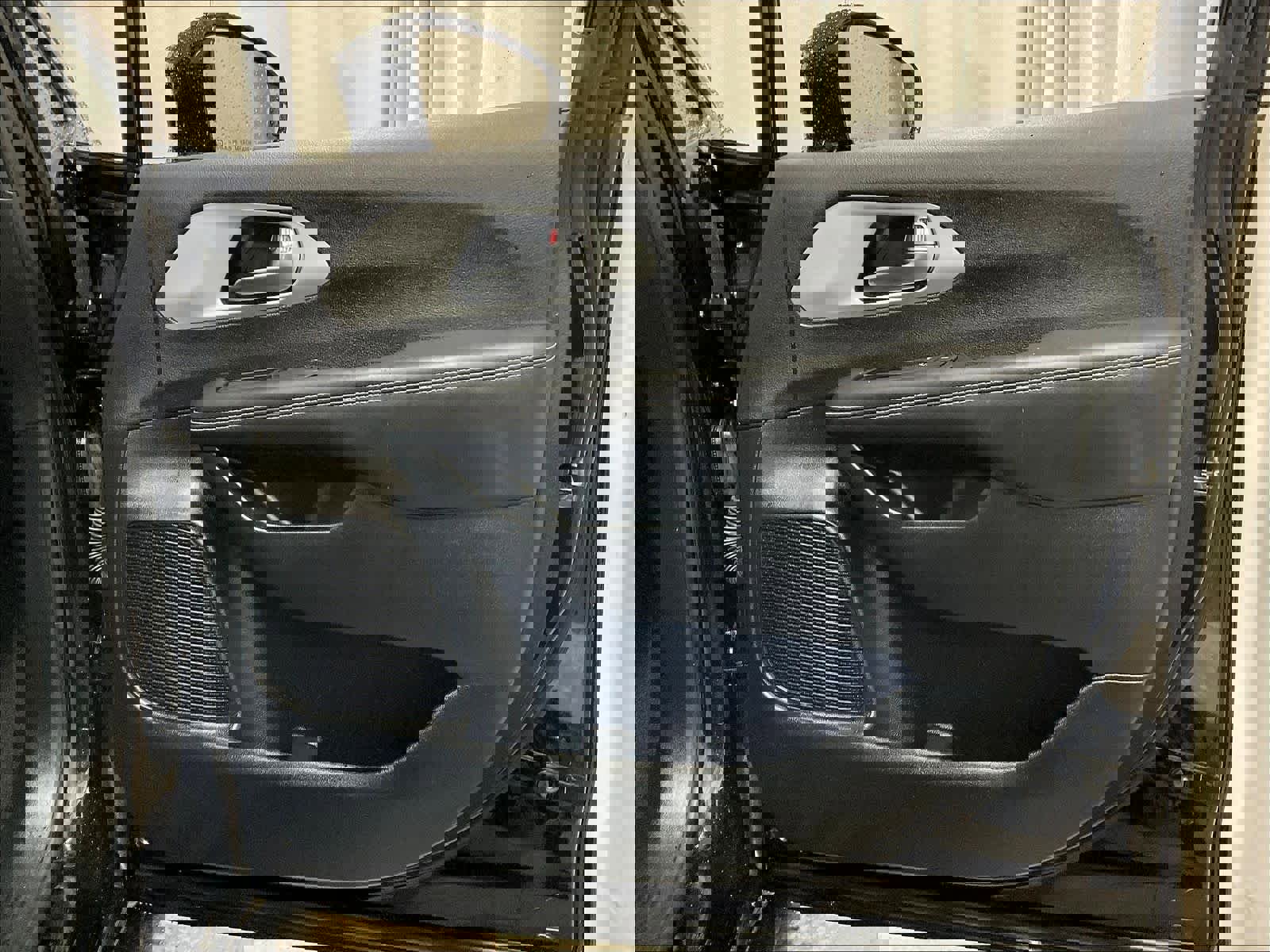 Used 2025 Chrysler Pacifica Limited image 12