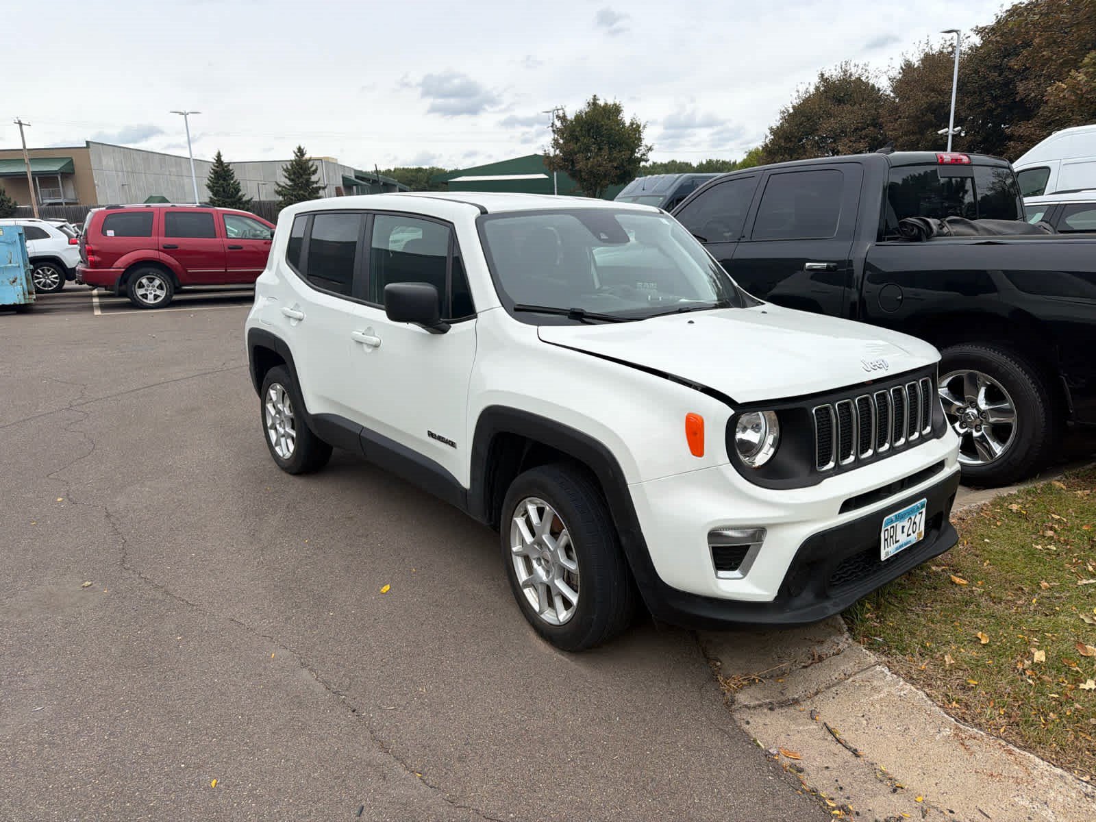 Used 2023 Jeep Renegade Latitude AWD/4WD image 2