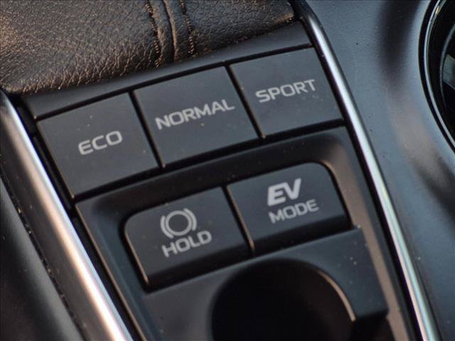 Certified 2020 Toyota Camry SE w/ Sunroof Package FWD image 19