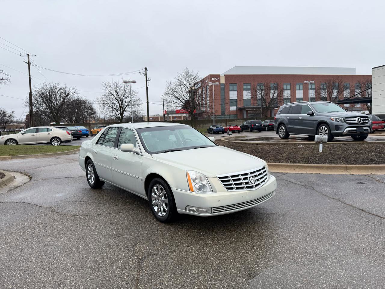Used 2009 Cadillac DTS FWD image 3