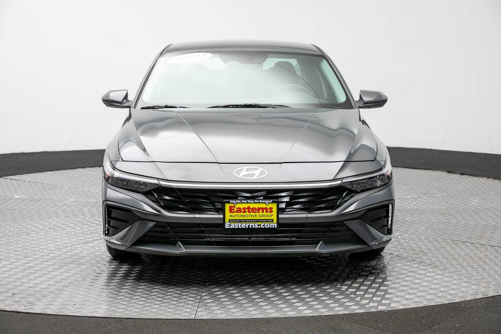 Used 2024 Hyundai Elantra SE FWD image 2