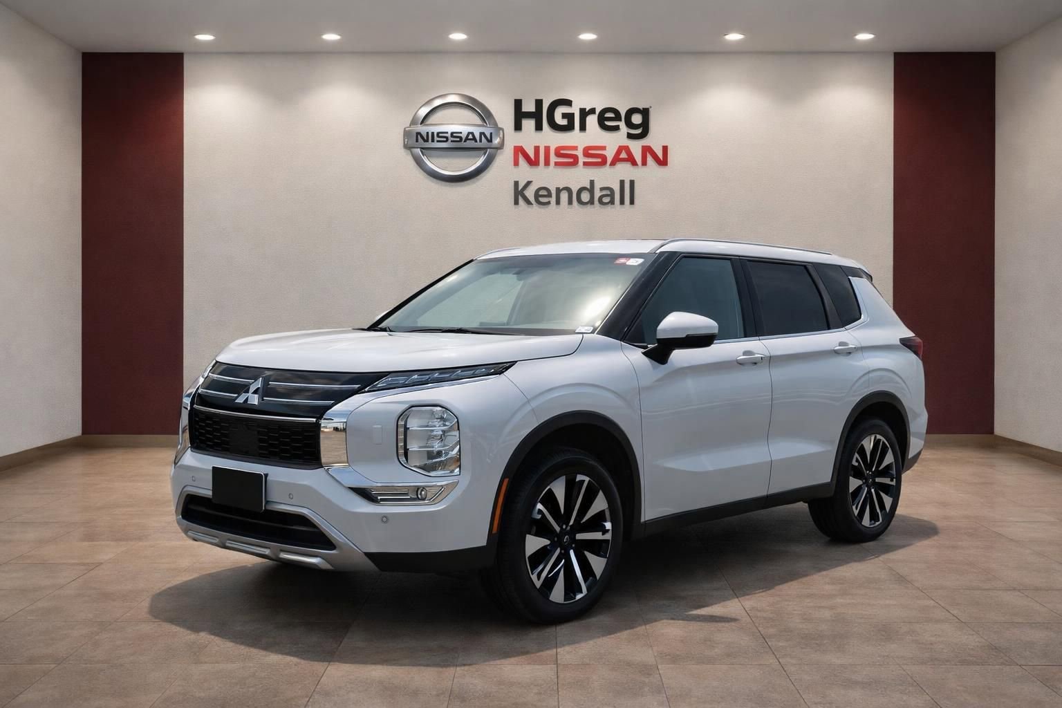 Used 2025 Mitsubishi Outlander AWD image 3