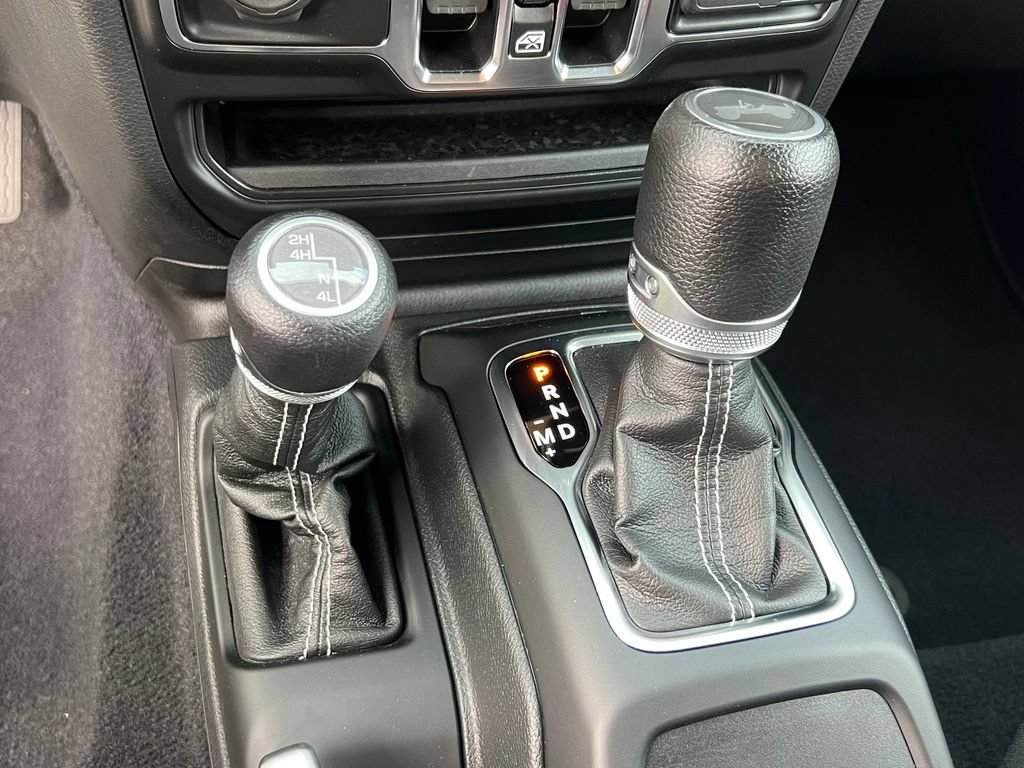 Used 2023 Jeep Wrangler Unlimited Sahara AWD/4WD image 37