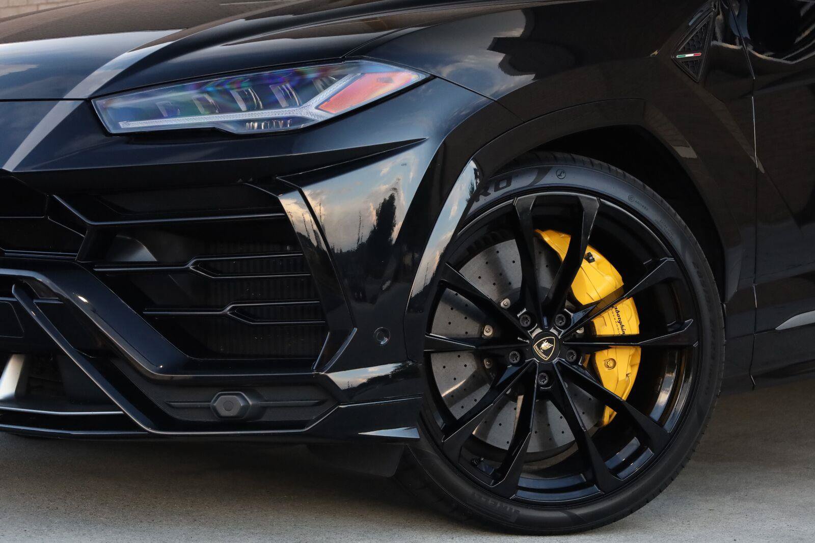 Used 2021 Lamborghini Urus AWD/4WD image 8