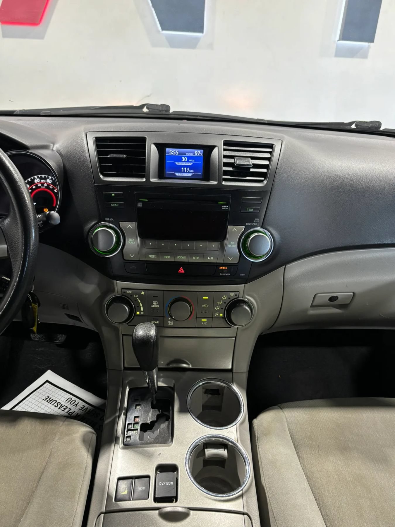 Used 2012 Toyota Highlander 4WD w/ Tech Pkg image 20