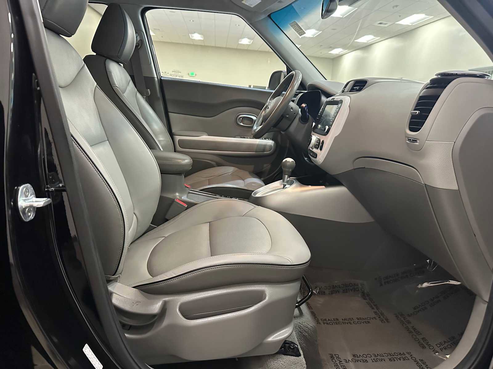 Used 2016 Kia Soul EV + image 27