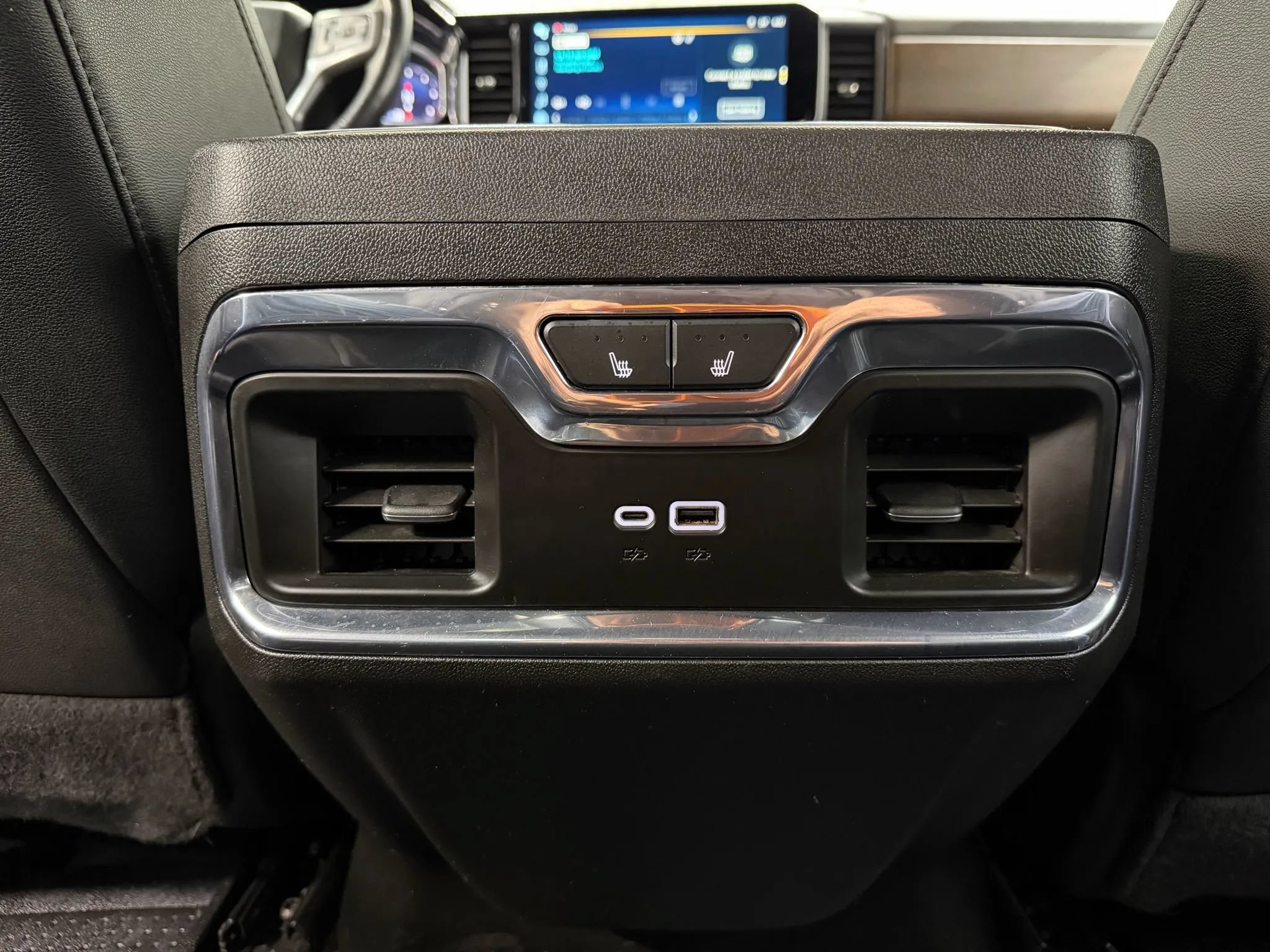 Used 2024 Chevrolet Silverado 1500 High Country w/ High Country Premium Package AWD/4WD image 18