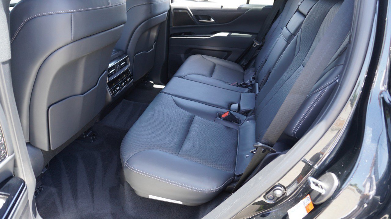Certified 2026 Lexus LX 600 4WD w/ Accessory Package (Z1) image 32
