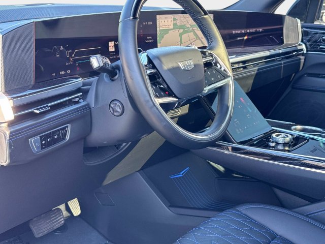 Certified 2026 Cadillac Escalade IQL Sport 1 w/ LPO, ONYX Package AWD/4WD image 20