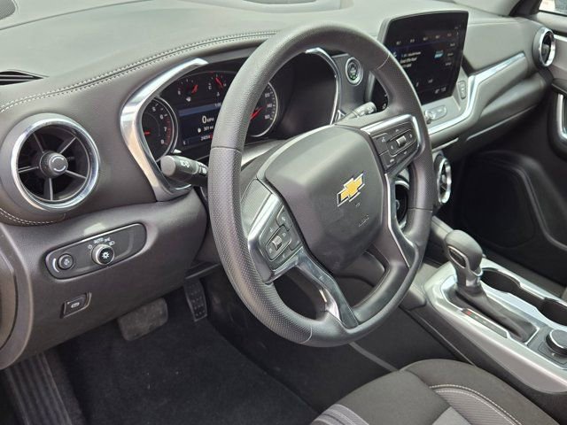 Used 2025 Chevrolet Blazer LT FWD image 11