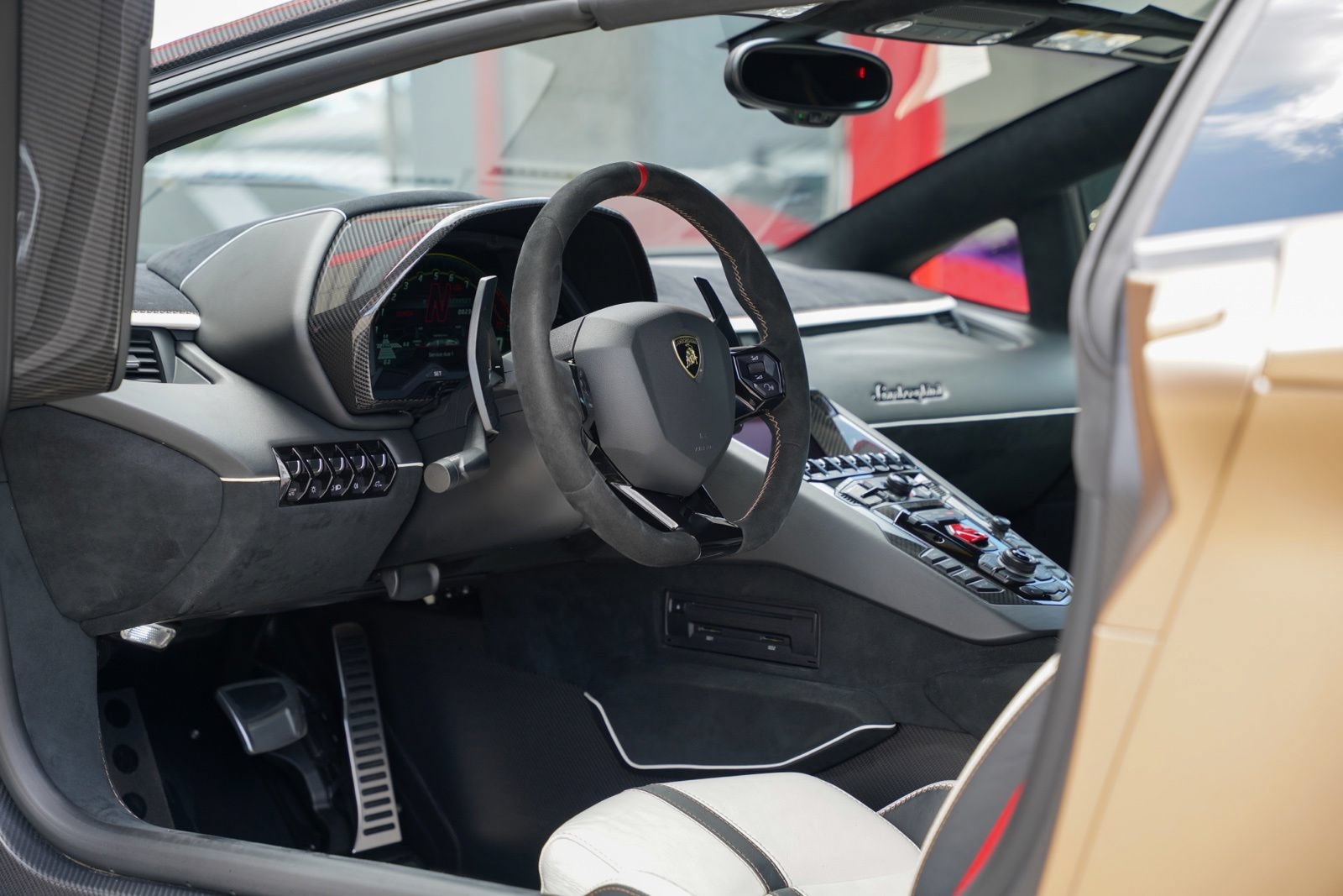 Used 2020 Lamborghini Aventador SVJ AWD/4WD image 26