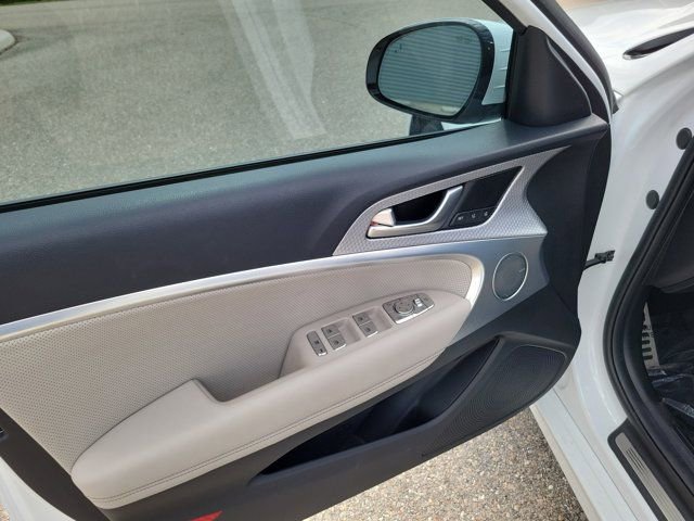 Used 2023 Genesis G70 2.0T w/ Sport Prestige Package image 20