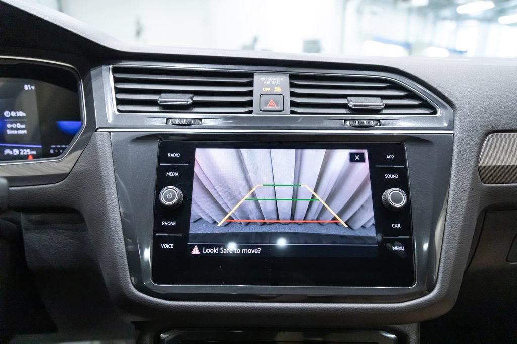 Certified 2024 Volkswagen Tiguan SE R-Line AWD/4WD image 23