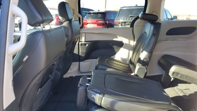 Certified 2024 Chrysler Pacifica Touring-L image 22
