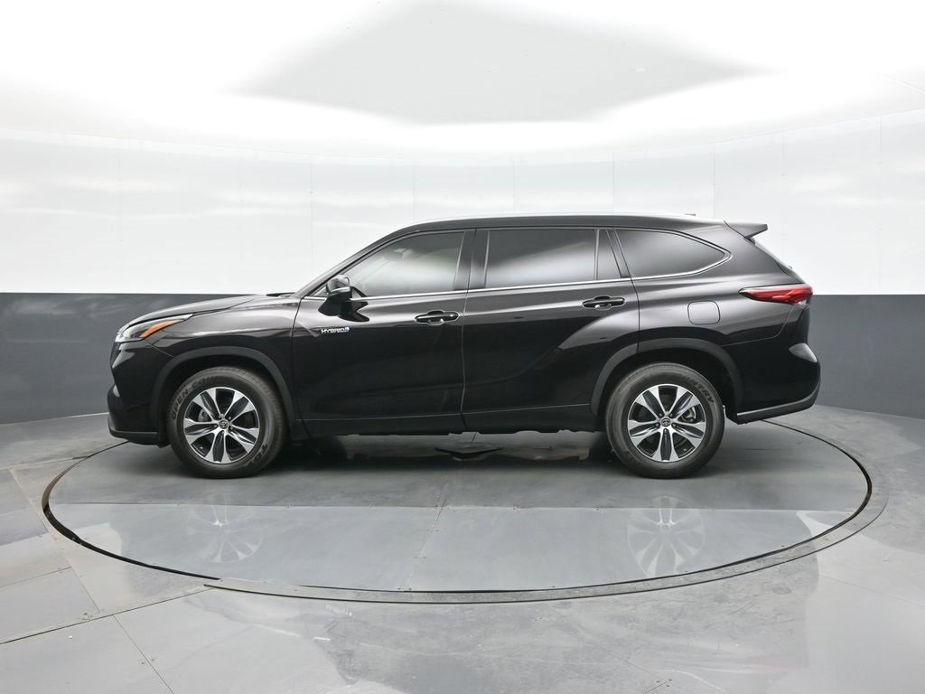 Used 2021 Toyota Highlander XLE image 4