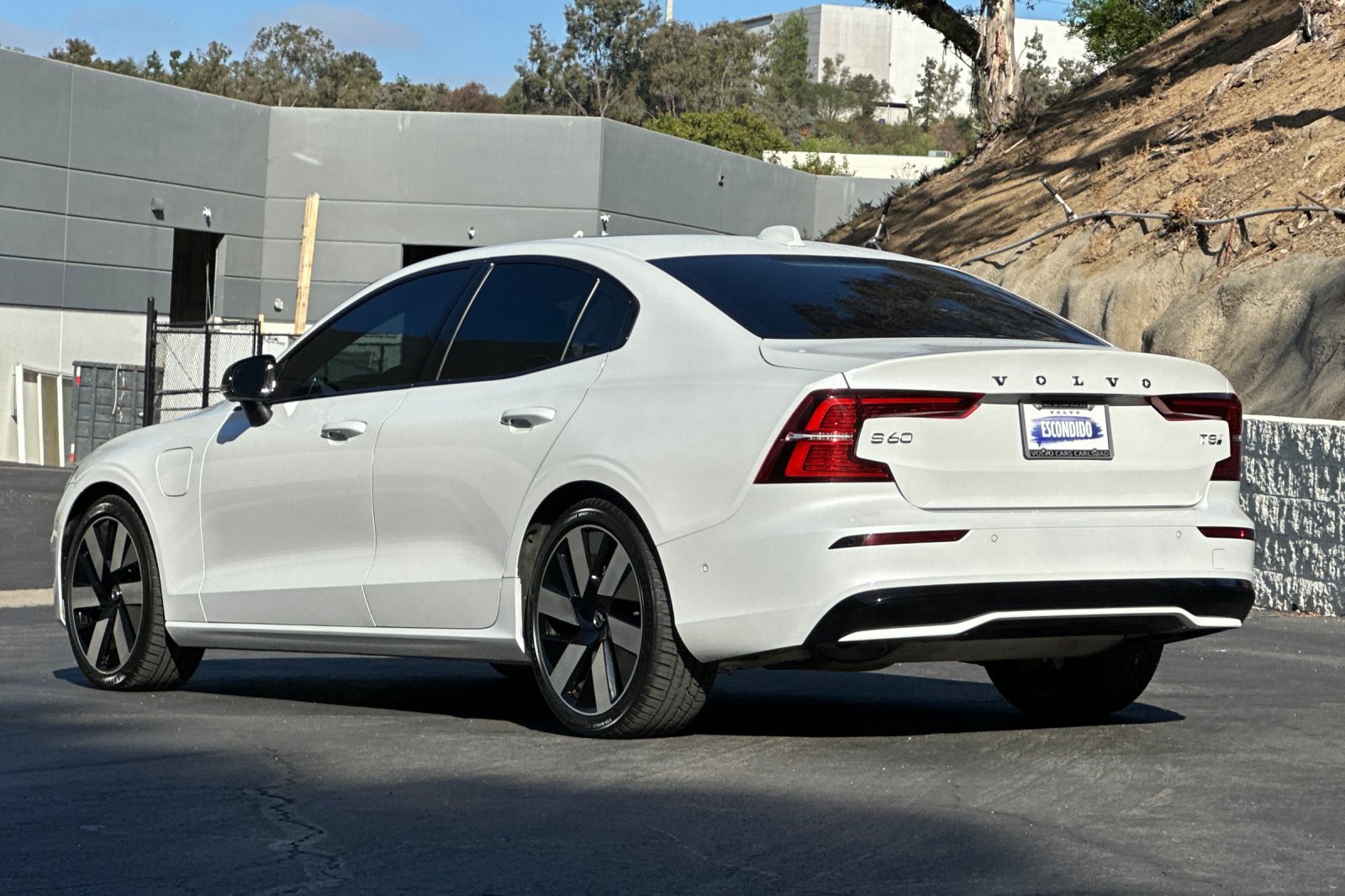 Certified 2025 Volvo S60 T8 Plus w/ Climate Package AWD/4WD image 7