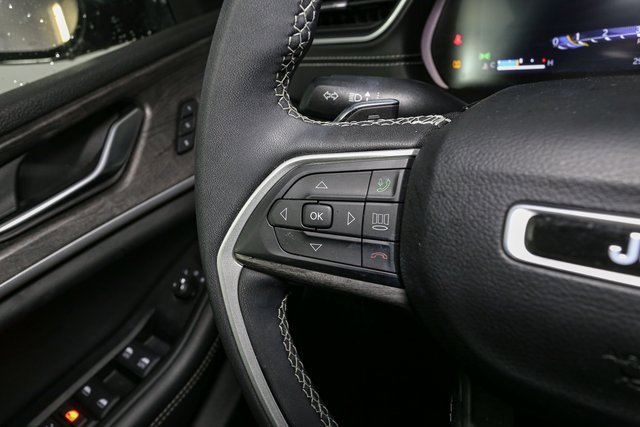 Used 2023 Jeep Grand Cherokee L Limited image 36