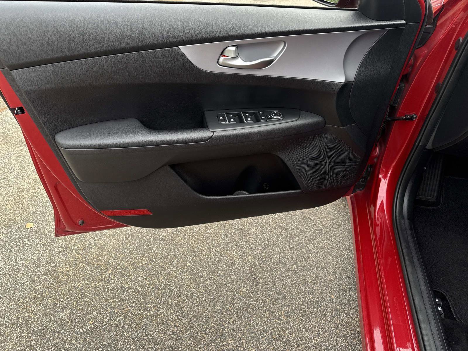 Used 2022 Kia Forte LXS image 18