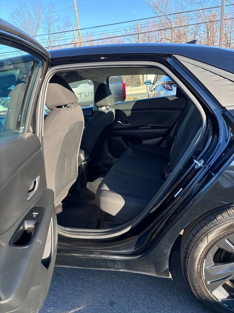 Used 2022 Hyundai Elantra Blue w/ Preferred Accessory Package image 19