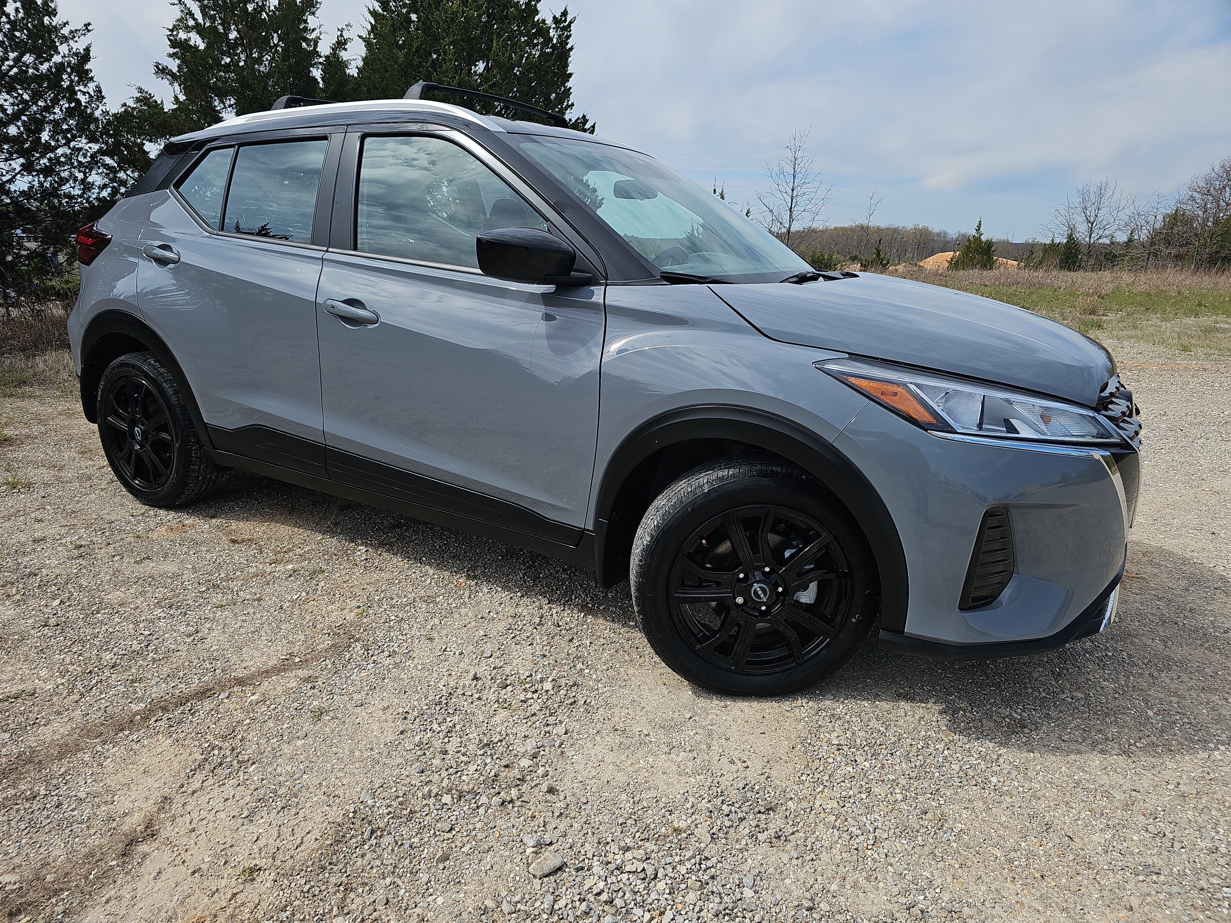 Used 2024 Nissan Kicks SV w/ Exterior Package image 2