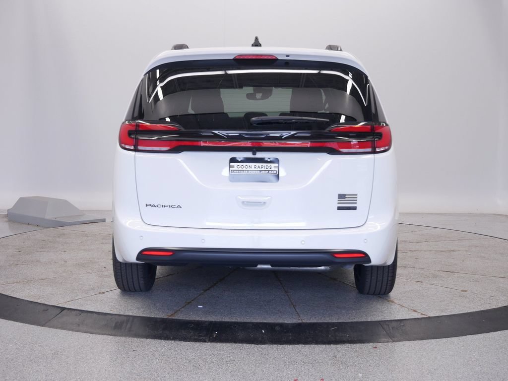 New 2027 Chrysler Pacifica Select AWD/4WD image 4