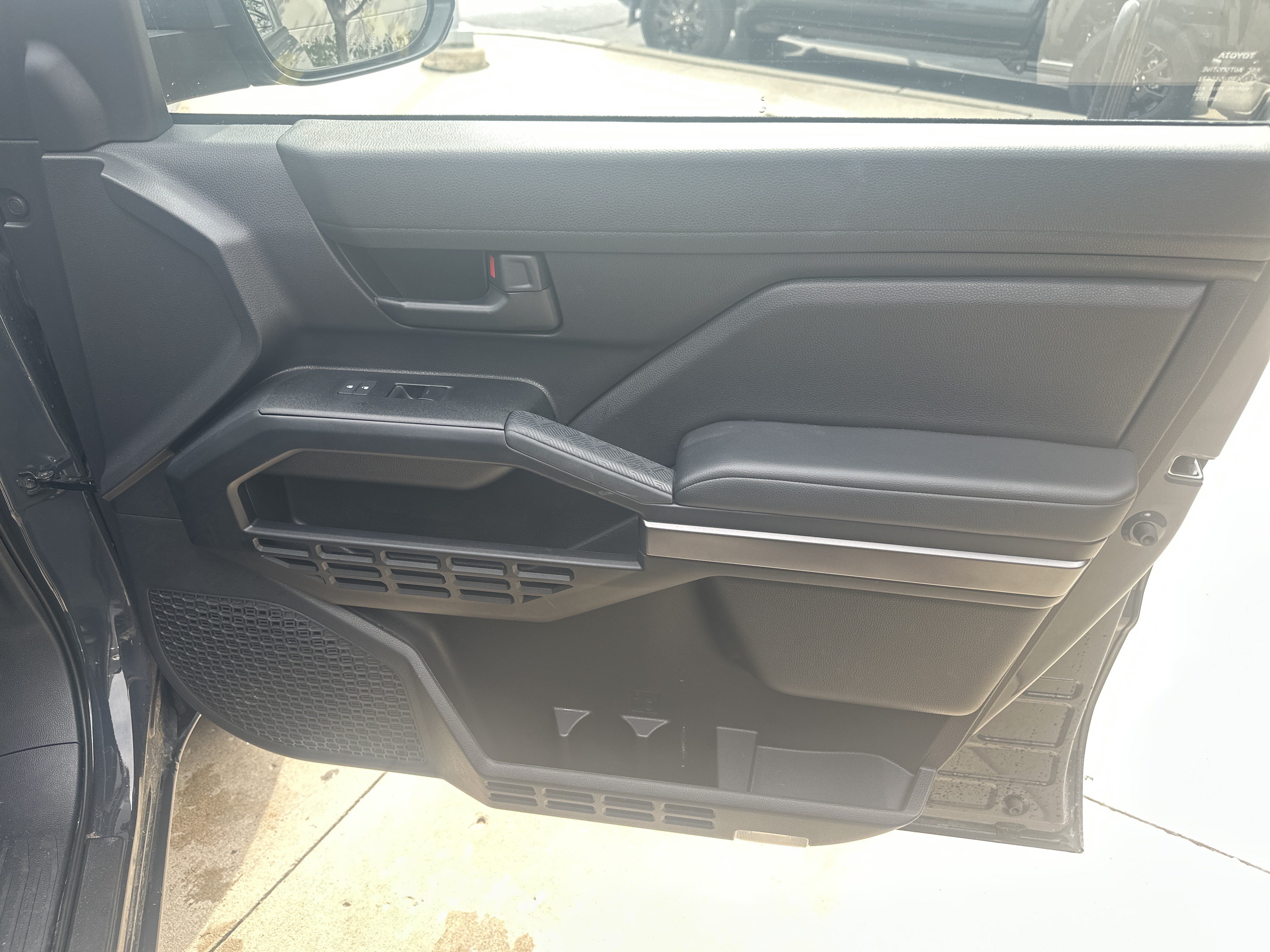 Used 2025 Toyota 4Runner SR5 AWD/4WD image 28