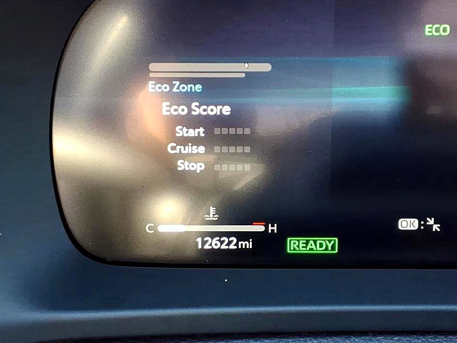 Used 2025 Toyota Crown Signia w/ Advanced Technology Package image 28