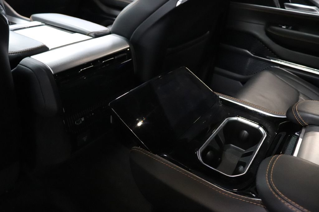 Used 2023 Jeep Grand Wagoneer Series III image 18